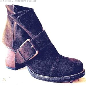 JOE'S ANKLE BOOTS Suede Leather Gold Buckle Booties Stacked Heel Womens 10